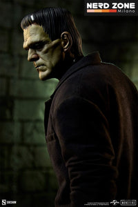 SIDESHOW - Frankenstein Premium Format Mixed Media Statue Frankenstein (Fabric Costume) 57 cm
