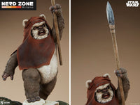 SIDESHOW - Star Wars: Episode VI - Return of the Jedi Premium Format Statue Wicket 46 cm