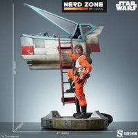 SIDESHOW - Star Wars Premium Format Statue Luke Skywalker & X-Wing: Red Five, Standing By 76 cm
