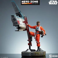 SIDESHOW - Star Wars Premium Format Statue Luke Skywalker & X-Wing: Red Five, Standing By 76 cm