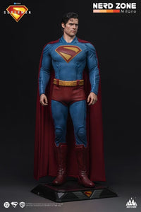 QUEEN STUDIOS - Superman 2025 Life-Size Statue Superman 208 cm Statui 1/1 a grandezza naturale DC Comics
