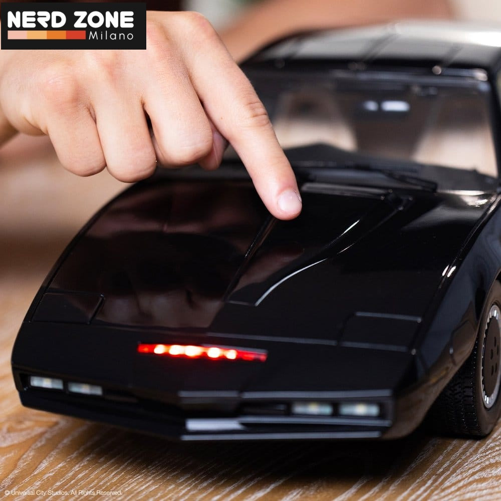 PRE ORDINE - TOMY Knight Rider DieCast Replica 1/10 K.I.T.T. (Supercar) 53 cm