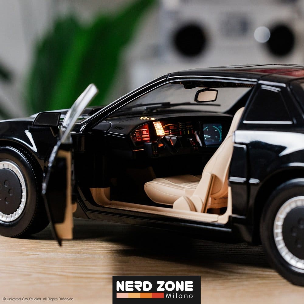 PRE ORDINE - TOMY Knight Rider DieCast Replica 1/10 K.I.T.T. (Supercar) 53 cm