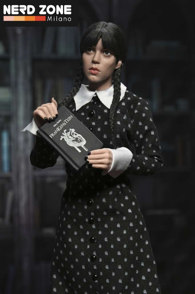 NECA - Wednesday addams classic dress clothed af NERD ZONE Milano NECA - Wednesday addams classic dress clothed af NERD ZONE Milano
