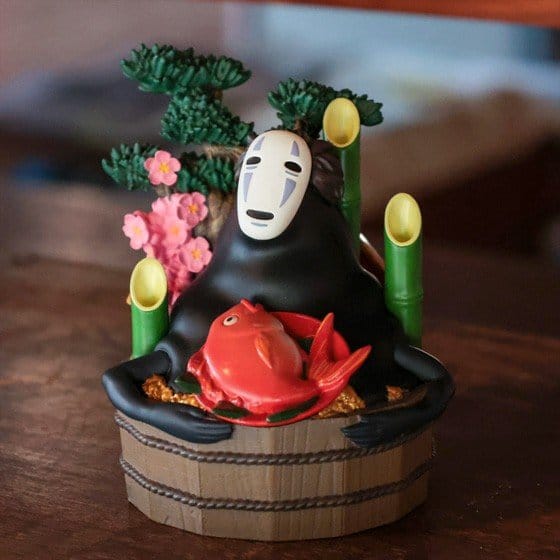 PRE ORDINE - Spirited Away Diorama No Face Golden bucket & bamboos