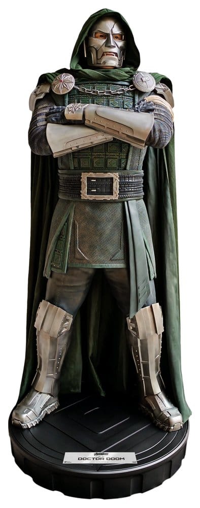 PRE ORDINE - Marvel Avengers: Doomsday Life-Size Statue Doctor Doom 198 cm