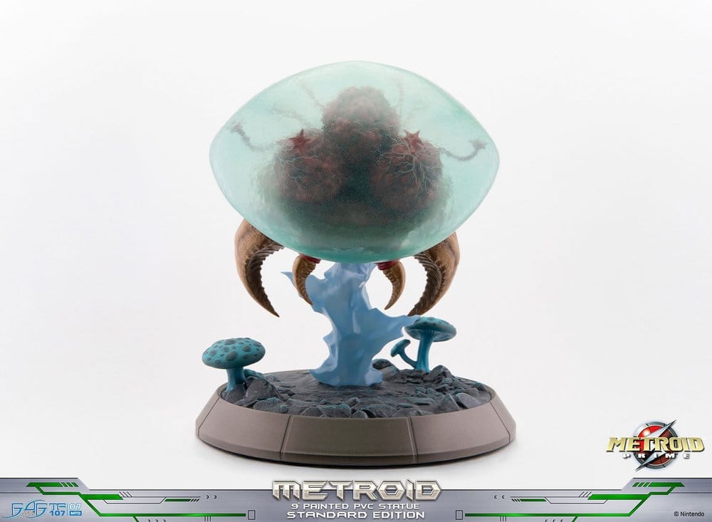 PRE ORDINE - Metroid Prime PVC Figure Metroid (Standard) (Glow in the Dark) 21 cm
