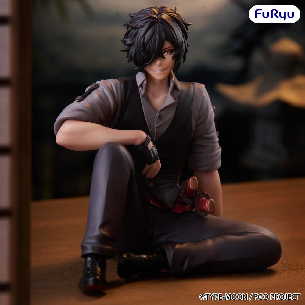 PRE ORDINE - Fate/Grand Order Noodle Stopper PVC Figure Assassin Izou Okada Awesome Dapper Suit 9 cm