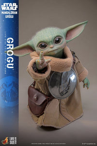 PRE ORDINE - HOT TOYS Star Wars: The Mandalorian & Grogu Life-Size Figure Grogu 38 cm