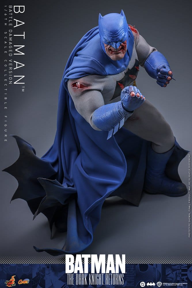 PRE ORDINE HOT TOYS - Batman: The Dark Knight Returns Comic Masterpiece Action Figure 1/6 Batman (Battle Damaged Version) 32 cm