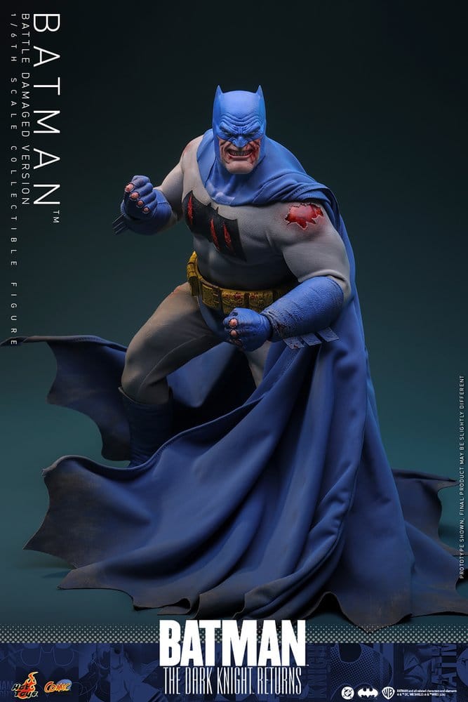 PRE ORDINE HOT TOYS - Batman: The Dark Knight Returns Comic Masterpiece Action Figure 1/6 Batman (Battle Damaged Version) 32 cm