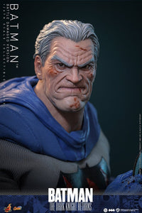 PRE ORDINE HOT TOYS - Batman: The Dark Knight Returns Comic Masterpiece Action Figure 1/6 Batman (Battle Damaged Version) 32 cm