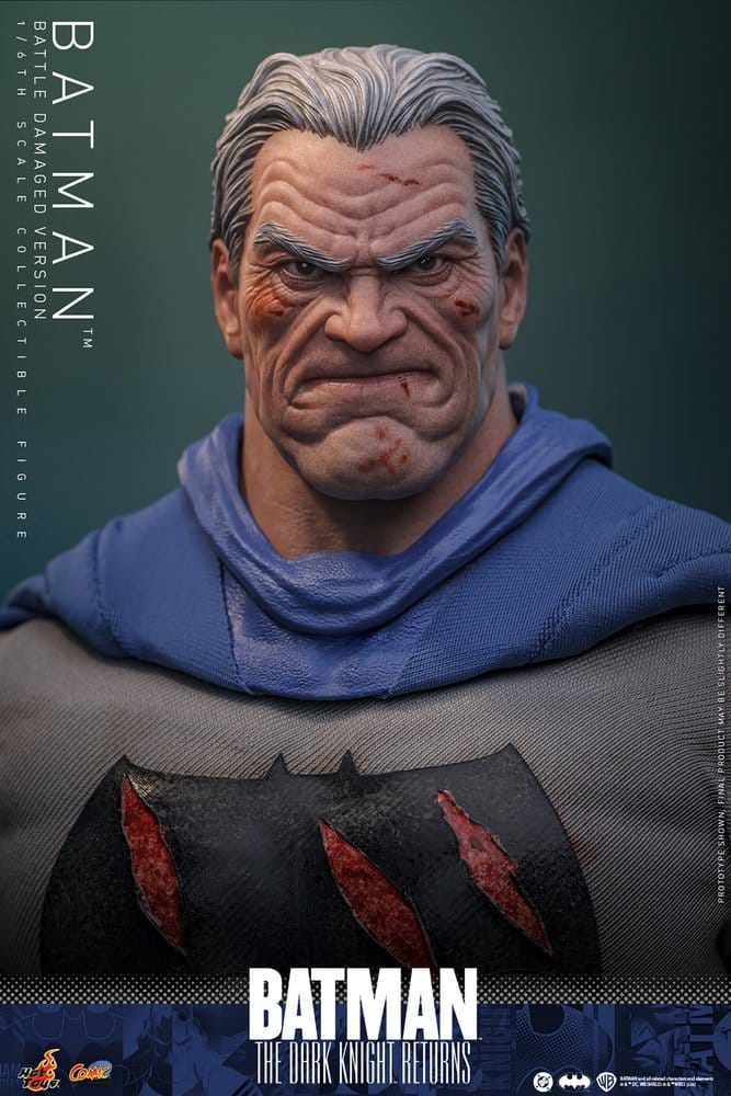 PRE ORDINE HOT TOYS - Batman: The Dark Knight Returns Comic Masterpiece Action Figure 1/6 Batman (Battle Damaged Version) 32 cm