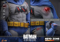 PRE ORDINE HOT TOYS - Batman: The Dark Knight Returns Comic Masterpiece Action Figure 1/6 Batman (Battle Damaged Version) 32 cm
