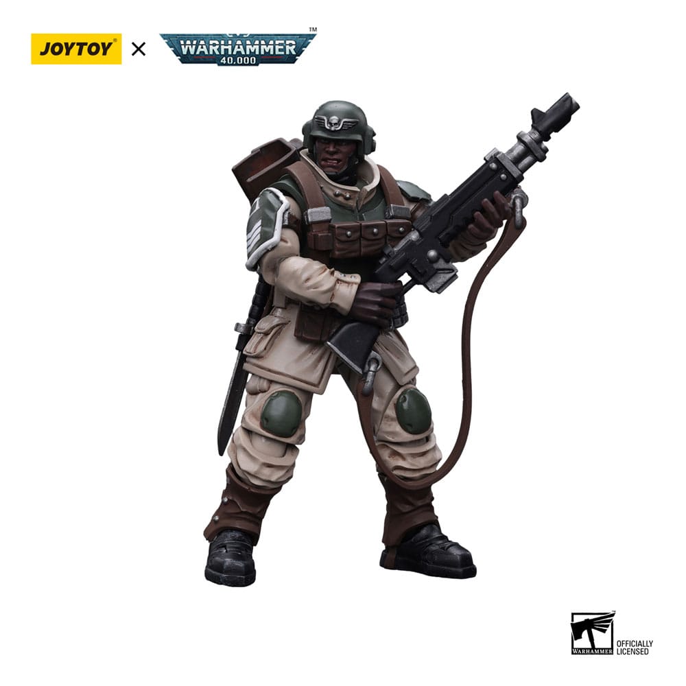 PRE ORDINE - Warhammer 40k Action Figure 1/18 Astra Militarum Cadian Command Squad Veteran with Regimental Standard 12 cm