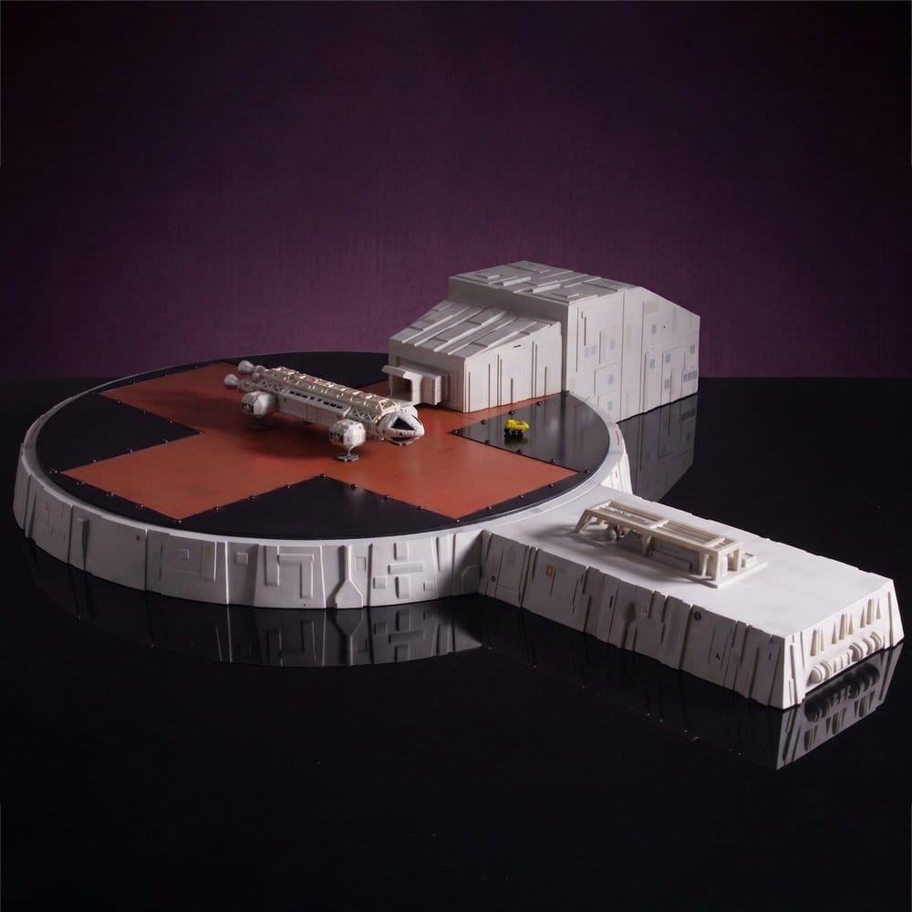PRE ORDINE - Space 1999 Playset Landing Pad (with Eagle Transporter) 46 cm