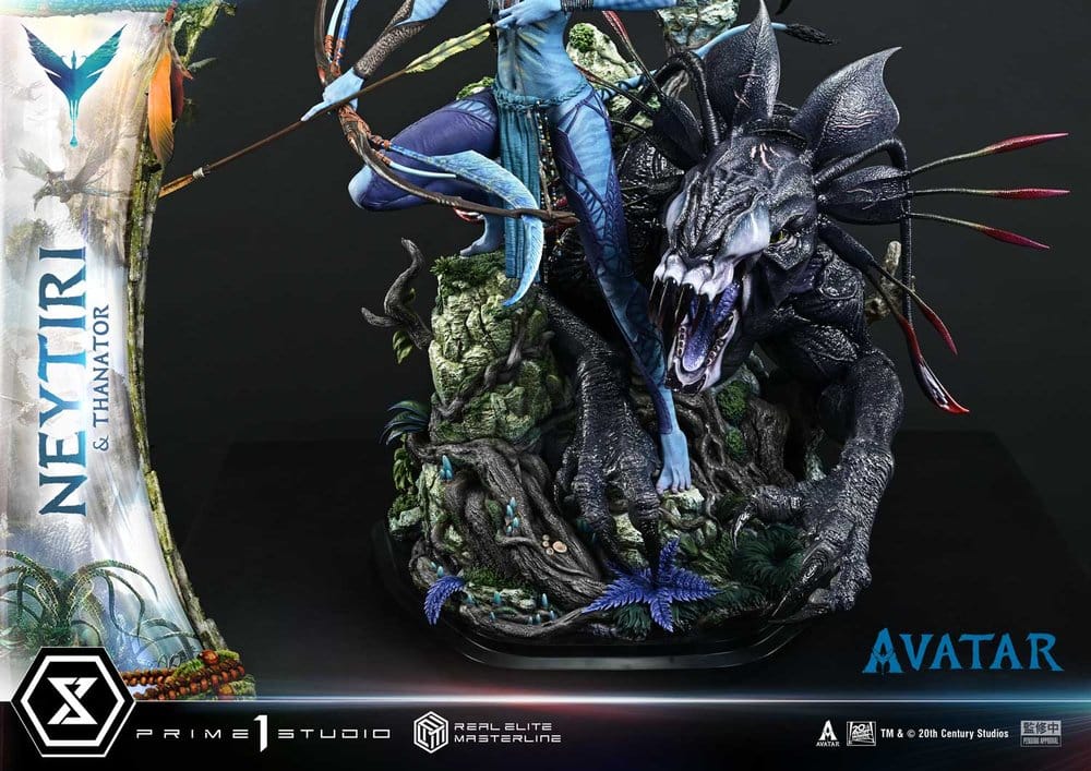 PRE ORDINE - Avatar (Film) Real Elite Masterline Series Statue 1/4 Neytiri & Thanator Deluxe Bonus Version 75 cm