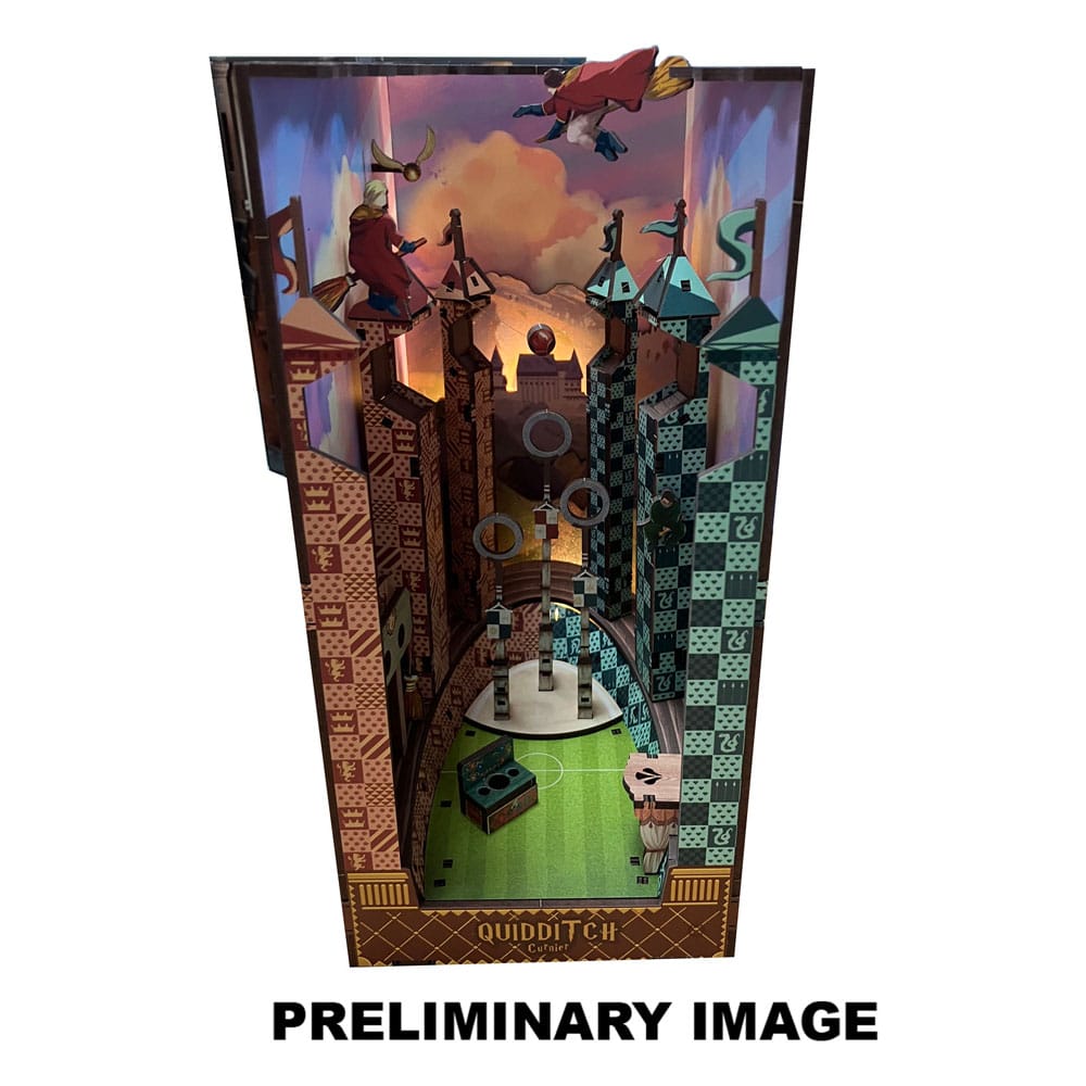 PRE ORDINE - Harry Potter Tiny Adventures Book Nook Mini Diorama Quidditch Pitch 23 cm